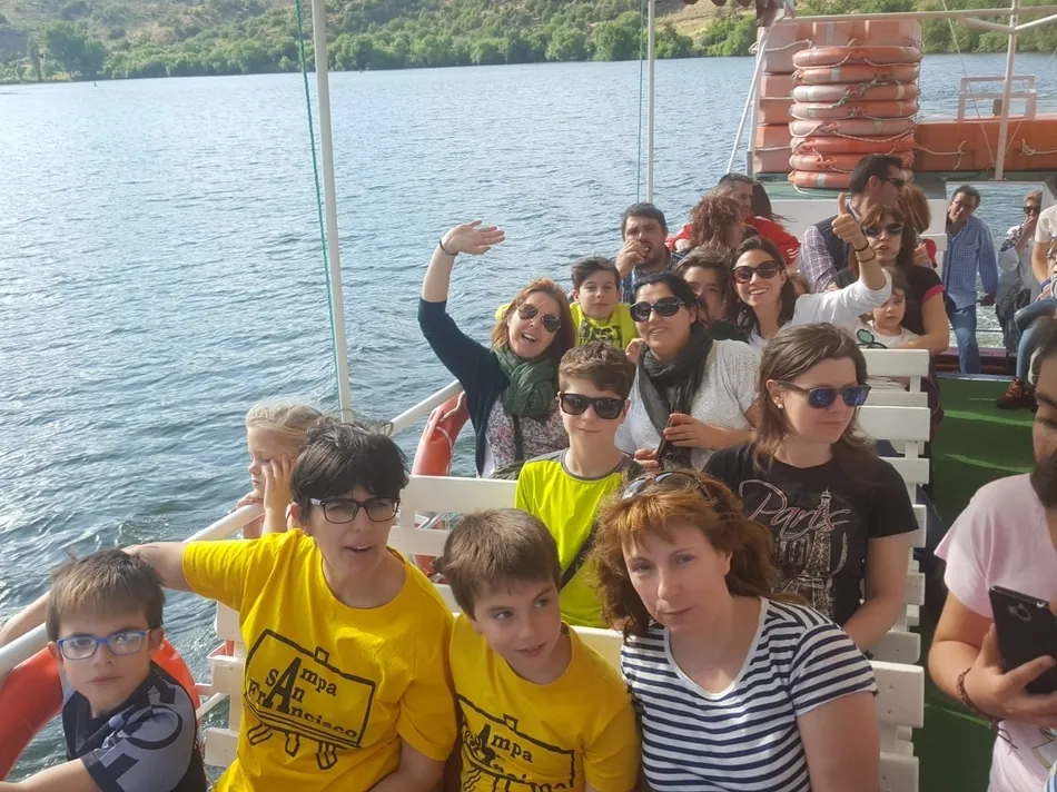 La AMPA del Colegio San Francisco recorre las Arribes del Duero en tren y en barco  