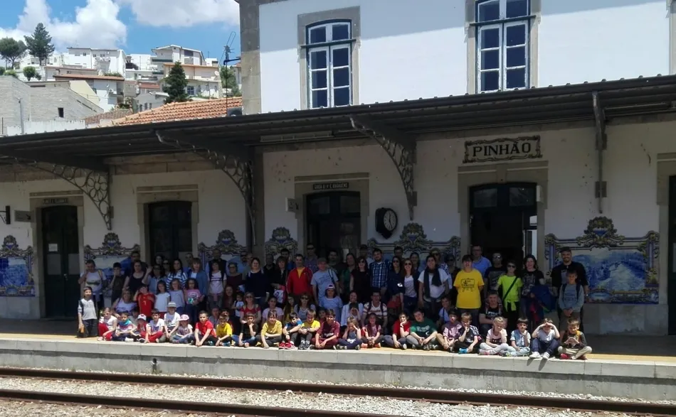 Foto 3 - La AMPA del Colegio San Francisco recorre las Arribes del Duero en tren y en barco  