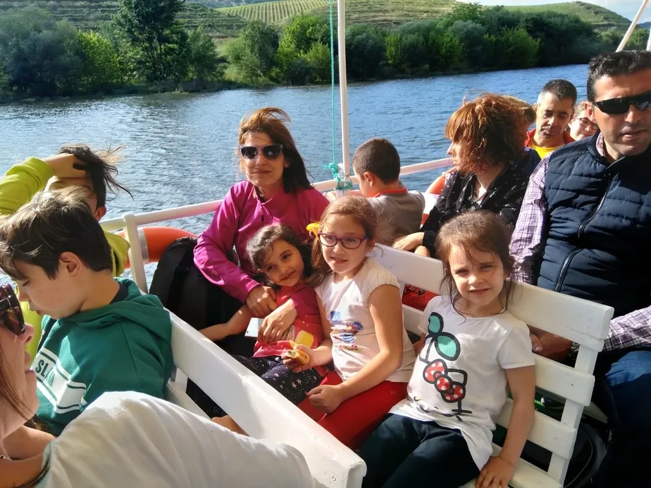 Foto 4 - La AMPA del Colegio San Francisco recorre las Arribes del Duero en tren y en barco  