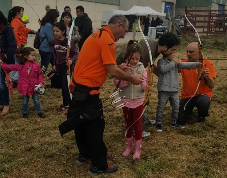 Foto 4 - La Feria de Mayo tambi&eacute;n tuvo hueco para probar la punter&iacute;a con el arco y las flechas  