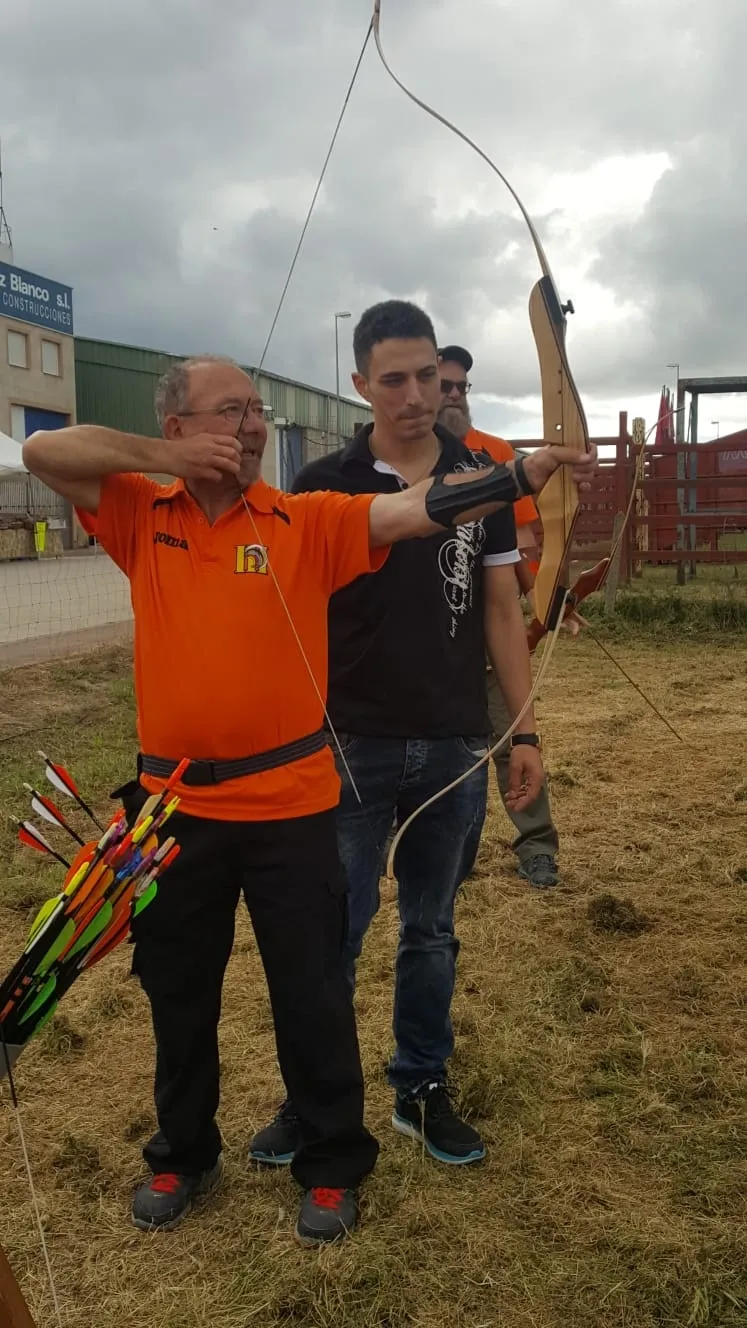 Foto 5 - La Feria de Mayo tambi&eacute;n tuvo hueco para probar la punter&iacute;a con el arco y las flechas  