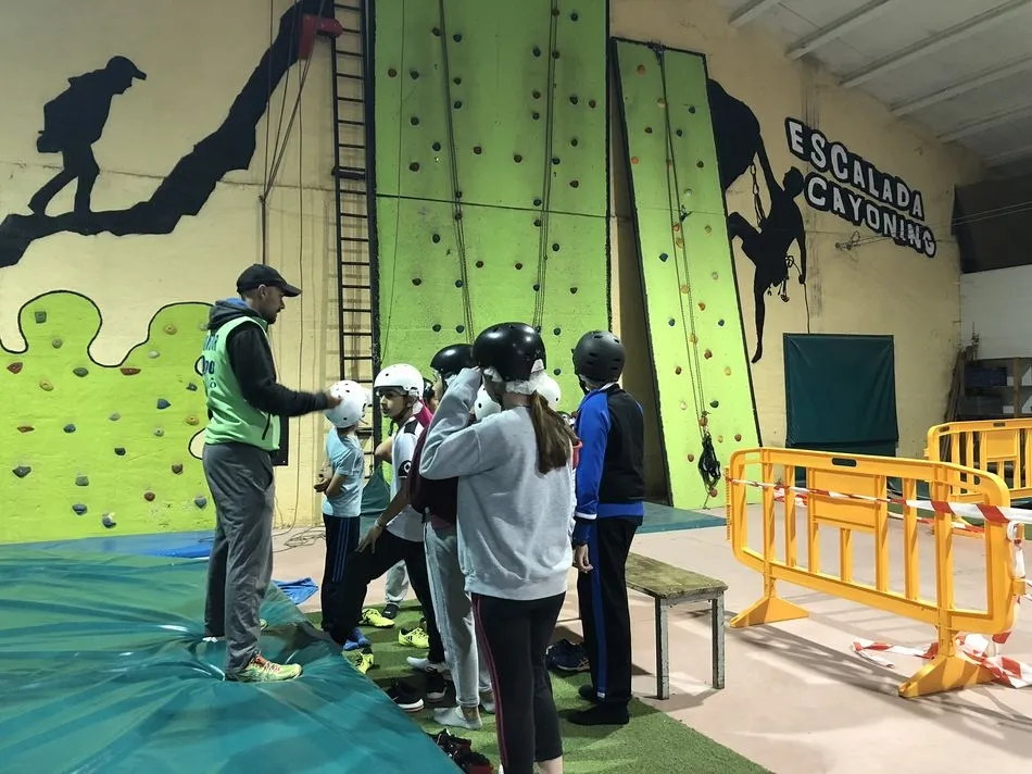 Foto 11 - Los alumnos del colegio Padres Trinitarios disfrutan de un d&iacute;a de multiaventura  