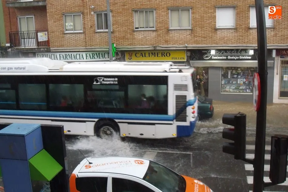 Foto 11 - La fuertes lluvias provocan inundaciones en algunas&nbsp;calles de Salamanca  