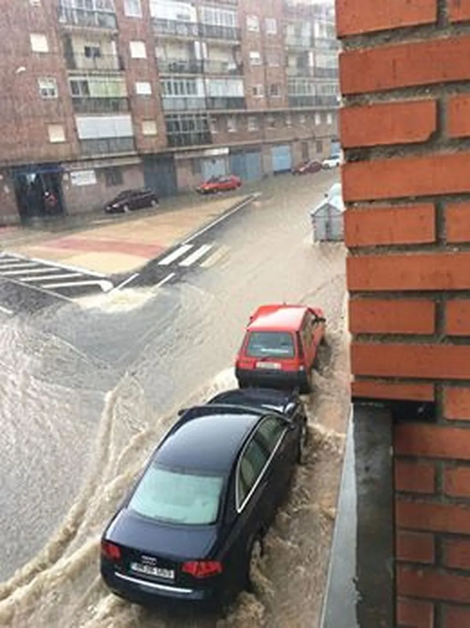 Foto 2 - La fuertes lluvias provocan inundaciones en algunas&nbsp;calles de Salamanca  