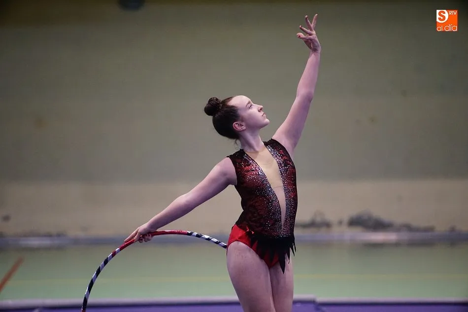 Foto 2 - La escuela de gimnasia r&iacute;tmica despide el curso con una din&aacute;mica exhibici&oacute;n