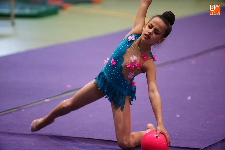 Foto 5 - La escuela de gimnasia r&iacute;tmica despide el curso con una din&aacute;mica exhibici&oacute;n