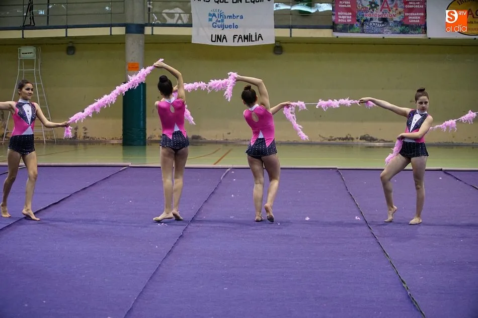 Foto 3 - La escuela de gimnasia r&iacute;tmica despide el curso con una din&aacute;mica exhibici&oacute;n