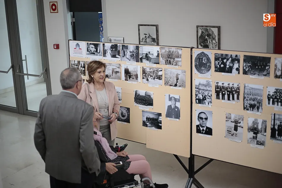 Foto 3 - Los jubilados de la Polic&iacute;a Local comparten sus recuerdos a trav&eacute;s de una entra&ntilde;able exposici&oacute;n ...