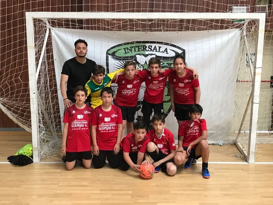 Foto 8 - &Eacute;xito de participaci&oacute;n en el III Soccer Indoor del Torneo Solidario con Aviva