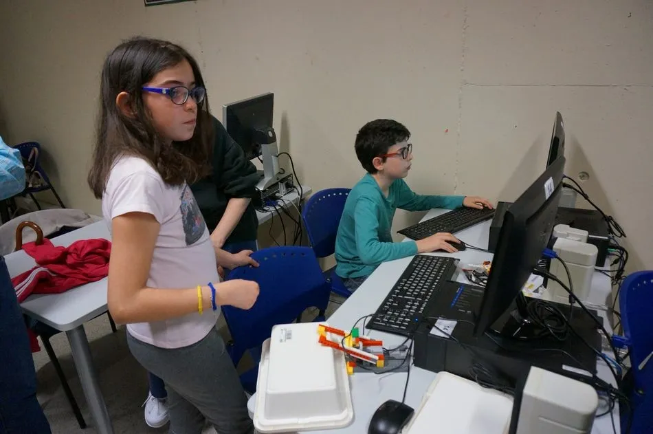 Foto 10 - Brillante exhibici&oacute;n de los alumnos de Rob&oacute;tica e Impresi&oacute;n 3D