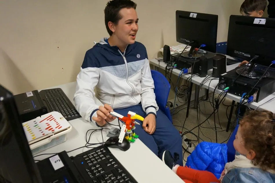 Foto 3 - Brillante exhibici&oacute;n de los alumnos de Rob&oacute;tica e Impresi&oacute;n 3D