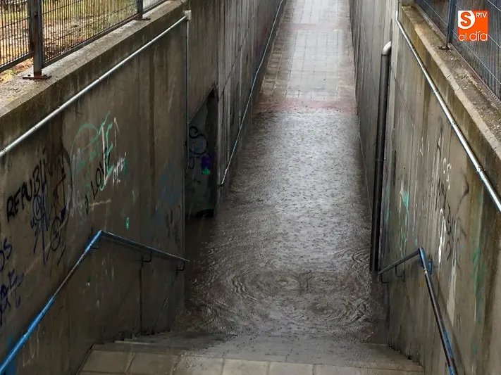 Foto 5 - Una espectacular tormenta anega los accesos a la ciudad y deja cerca de medio metro de agua...