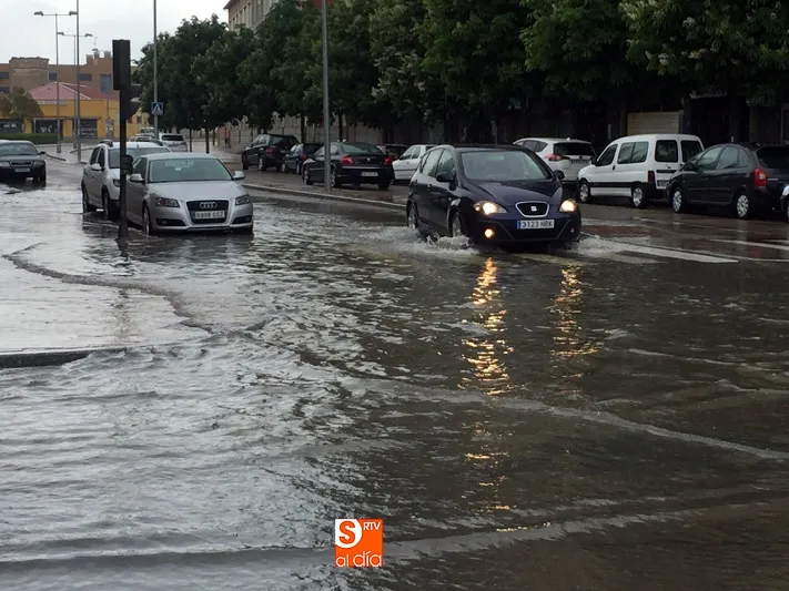 Foto 4 - Una espectacular tormenta anega los accesos a la ciudad y deja cerca de medio metro de agua...
