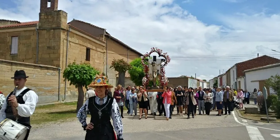 Foto 9 - Villoruela honra al Cristo de la Esperanza