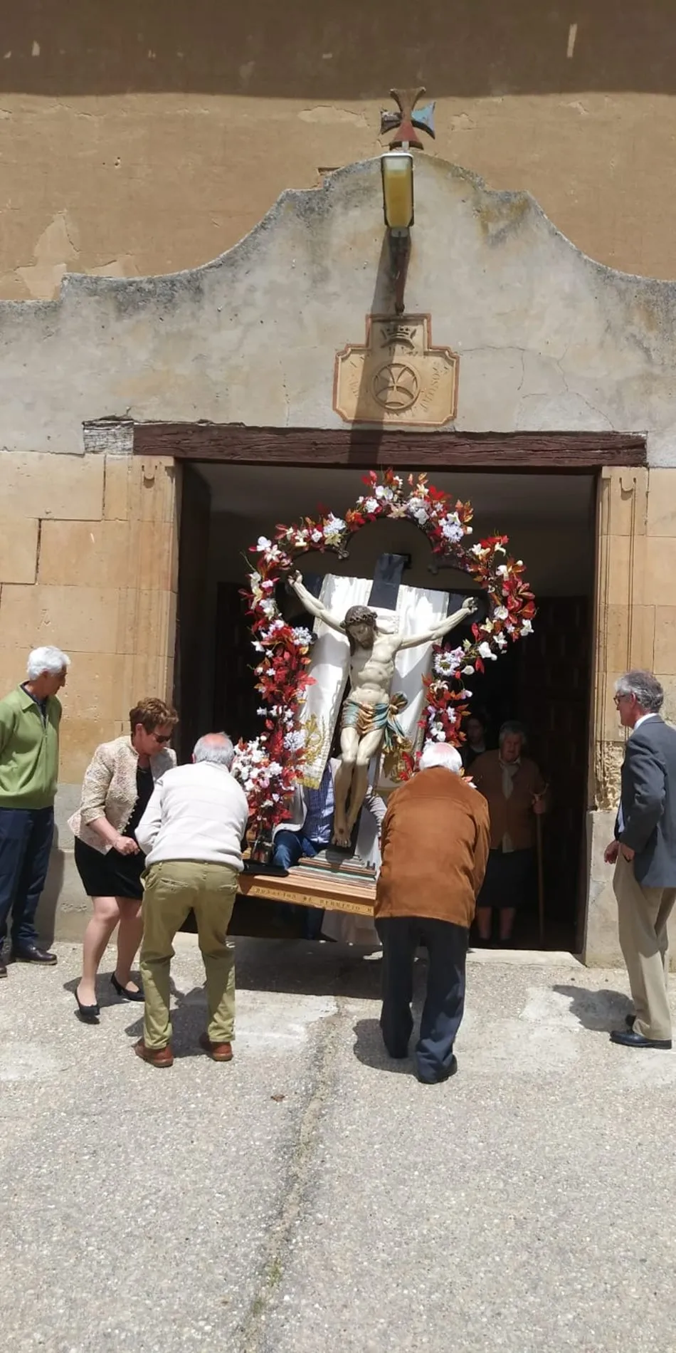 Foto 8 - Villoruela honra al Cristo de la Esperanza