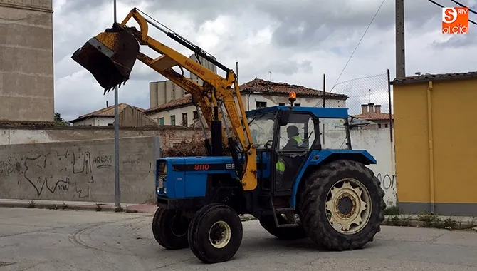 El Ayuntamiento de Peñaranda ha comprado un tractor de segunda mano que sustituye al averiado Ebro que desde hace meses se encontraba parado