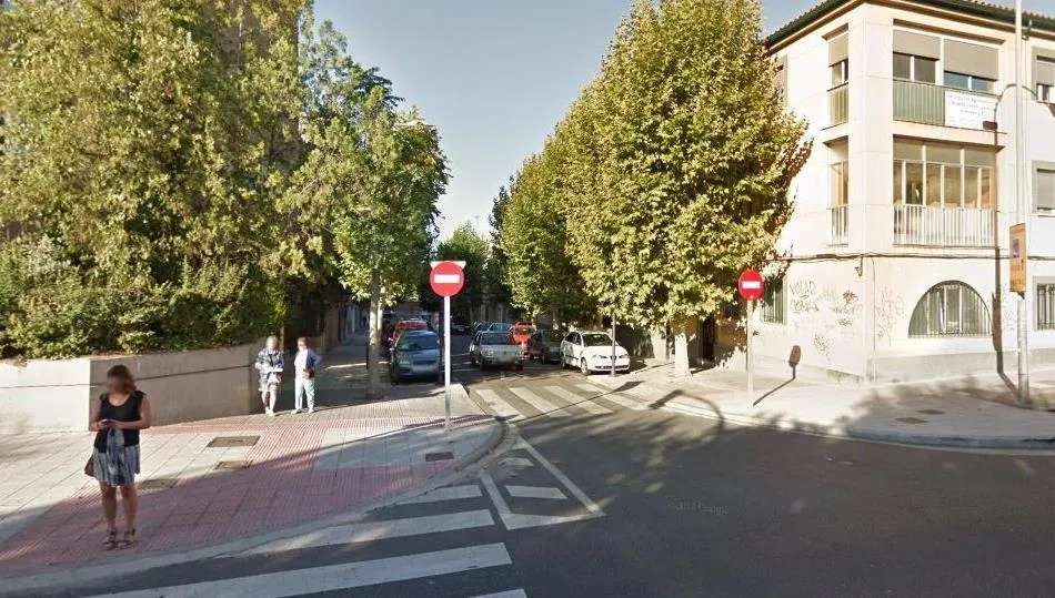 Calle La Vellés, junto a la avenida Filiberto Villalobos