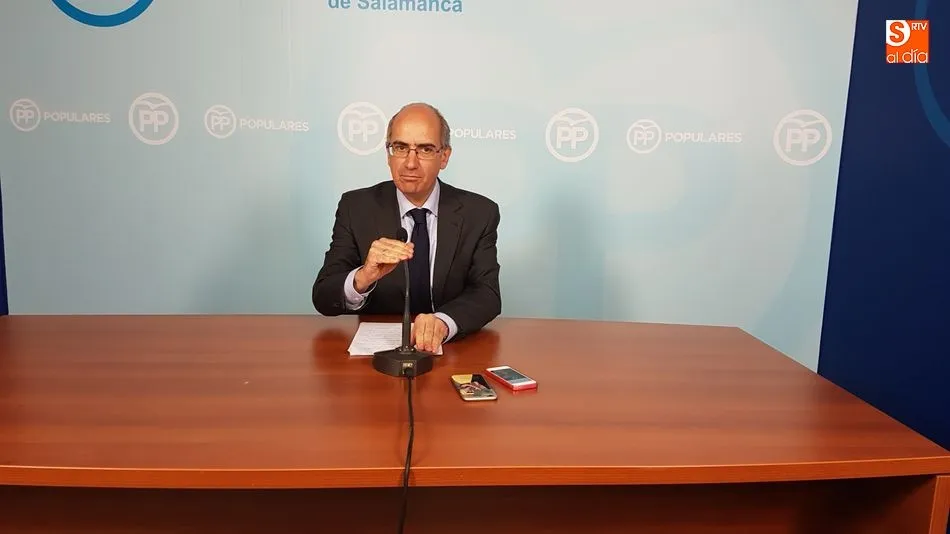 Javier Iglesias, muy crítico con el secretario general del PSOE