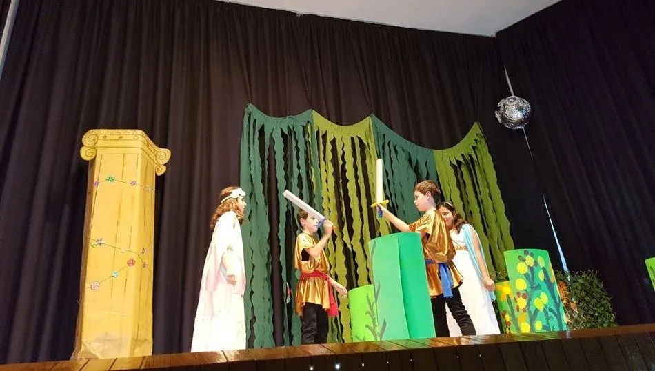 Foto 2 - Alumnos del CEIP San Mateo muestran su elevado nivel de ingl&eacute;s con una obra de Shakespeare