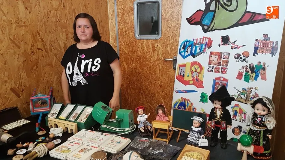 Foto 10 - Los mayores exponen sus manualidades en la tercera Feria de Asociaciones