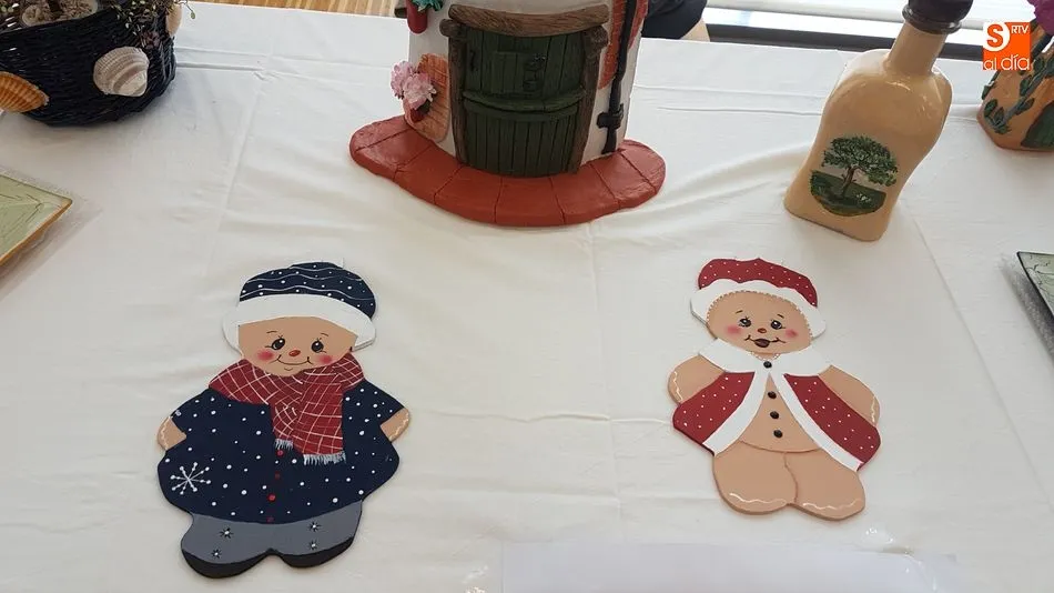 Foto 9 - Los mayores exponen sus manualidades en la tercera Feria de Asociaciones