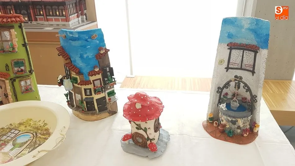Foto 7 - Los mayores exponen sus manualidades en la tercera Feria de Asociaciones