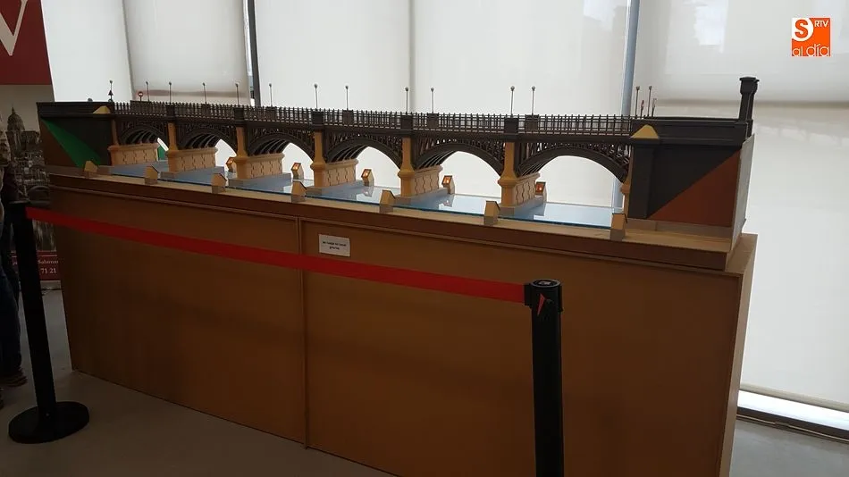Foto 11 - Juan Mat&iacute;as Mart&iacute;n triunfa con sus maquetas de la Casa Lis, la plaza de toros o el Mercado Central
