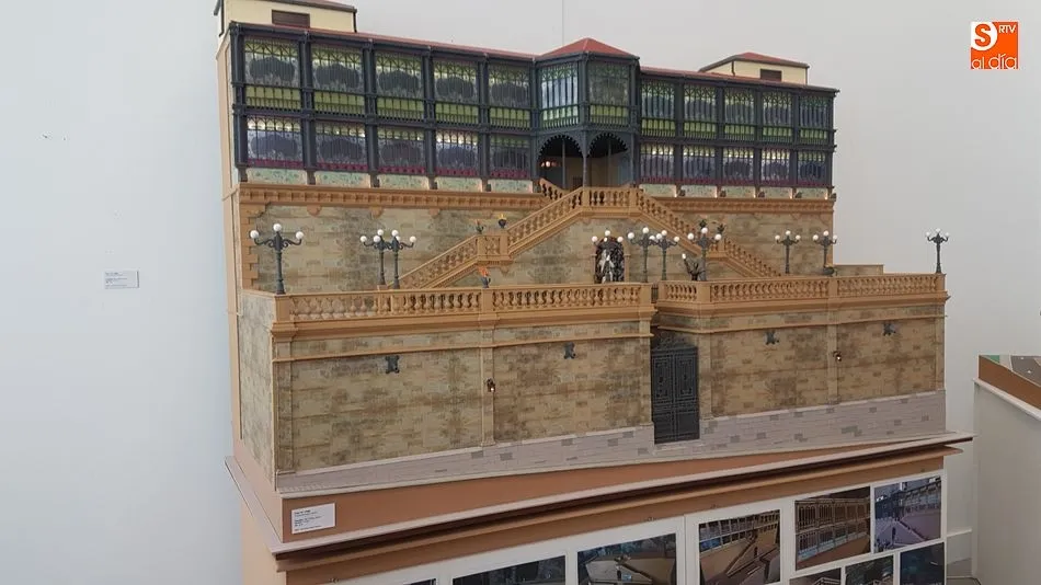 Foto 8 - Juan Mat&iacute;as Mart&iacute;n triunfa con sus maquetas de la Casa Lis, la plaza de toros o el Mercado Central