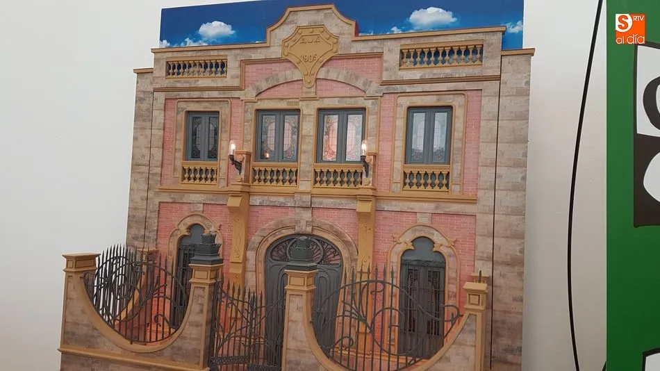 Foto 7 - Juan Mat&iacute;as Mart&iacute;n triunfa con sus maquetas de la Casa Lis, la plaza de toros o el Mercado Central