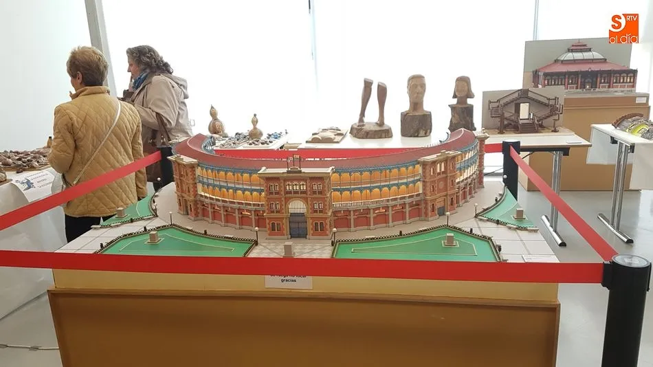 Foto 6 - Juan Mat&iacute;as Mart&iacute;n triunfa con sus maquetas de la Casa Lis, la plaza de toros o el Mercado Central
