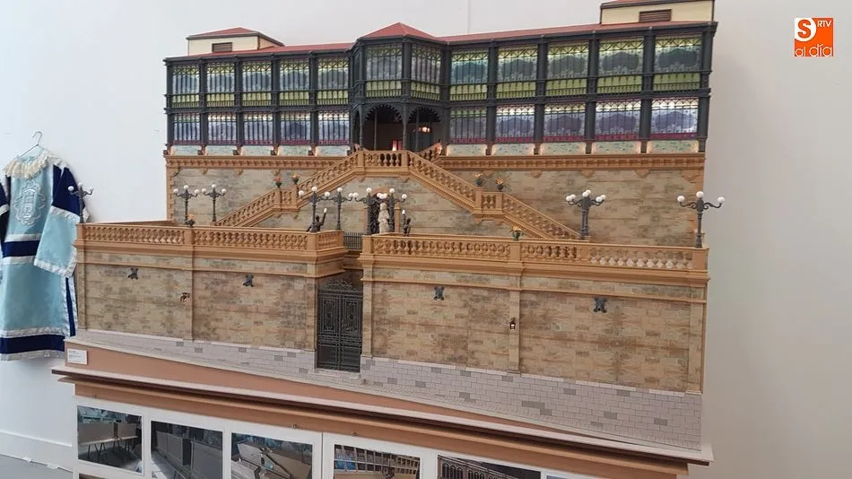 Foto 4 - Juan Mat&iacute;as Mart&iacute;n triunfa con sus maquetas de la Casa Lis, la plaza de toros o el Mercado Central