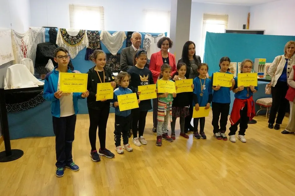 Foto 11 - Los alumnos de los talleres y cursos municipales exponen sus trabajos