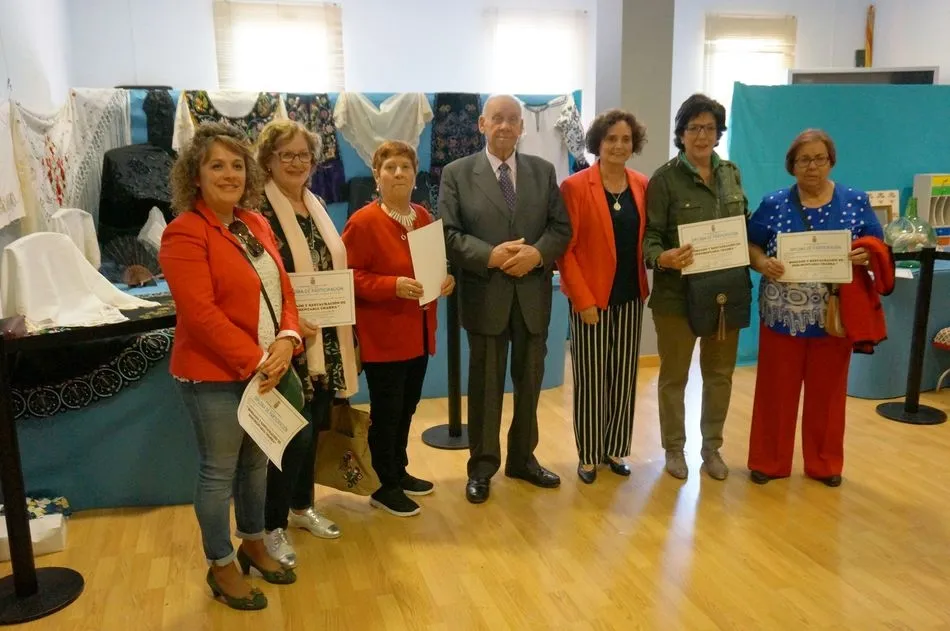 Foto 6 - Los alumnos de los talleres y cursos municipales exponen sus trabajos
