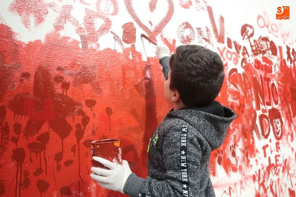 Foto 3 - C&aacute;ritas decora su nuevo centro de formaci&oacute;n con el lema &lsquo;Tu compromiso mejora el mundo&rsquo;  