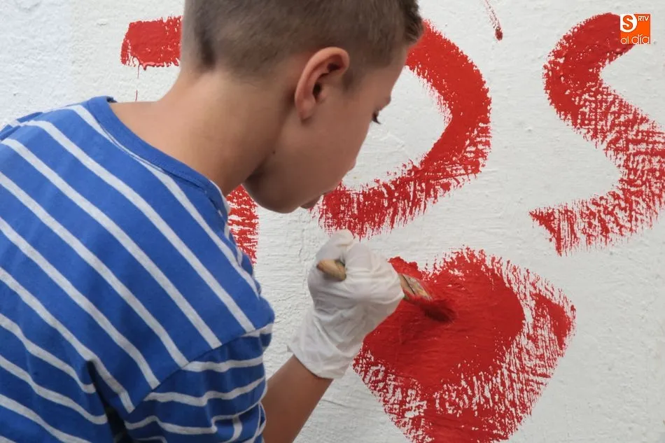 Foto 2 - C&aacute;ritas decora su nuevo centro de formaci&oacute;n con el lema &lsquo;Tu compromiso mejora el mundo&rsquo;  