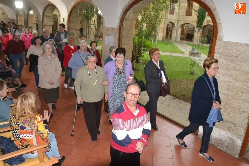 Foto 7 - El mal tiempo obliga a la Virgen Milagrosa a cancelar su salida al aire libre y procesionar a...