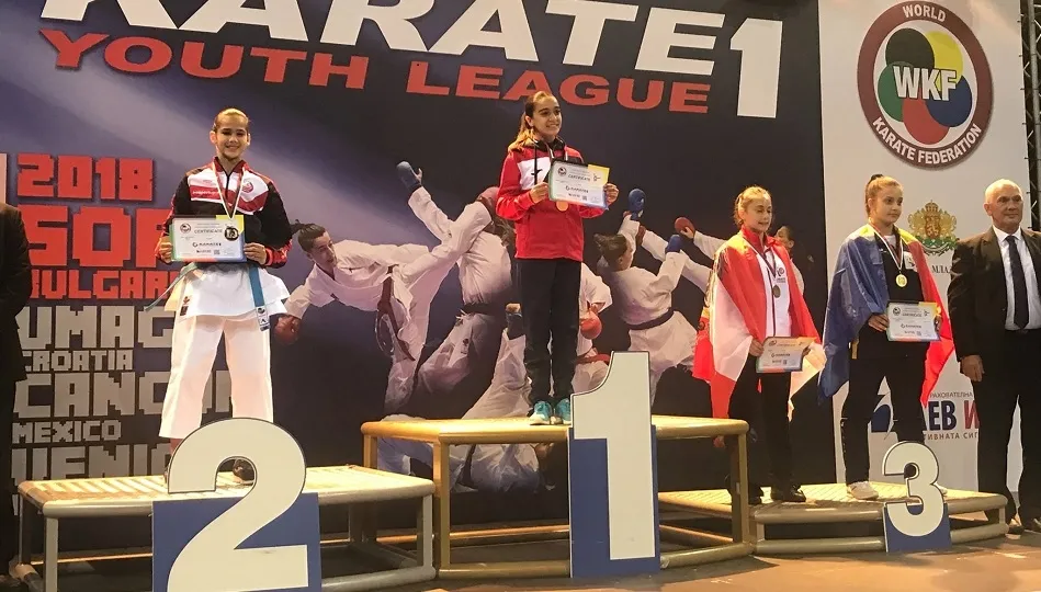 La karateca salmantina, en el podio de su categoría.