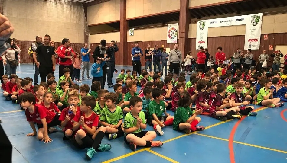 Foto 8 - El torneo solidario con la Fundaci&oacute;n Aviva recauda 1.683 euros en el&nbsp; Soccer Indoor