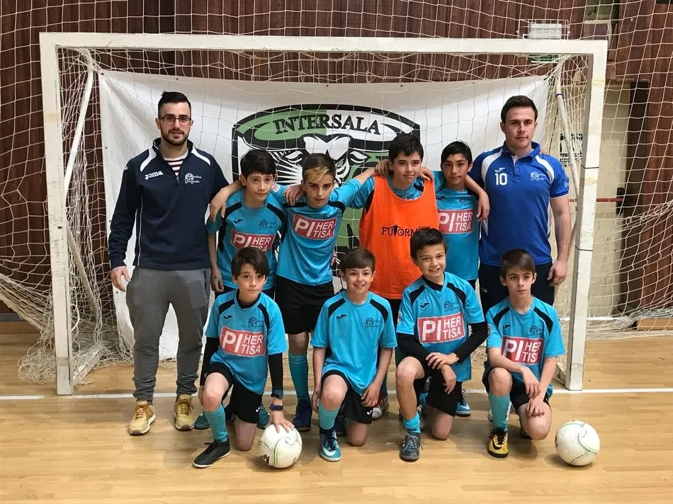 Foto 2 - El torneo solidario con la Fundaci&oacute;n Aviva recauda 1.683 euros en el&nbsp; Soccer Indoor