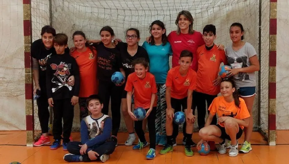 María Lujan, junto a los privilegiados de asistir a su entrenamiento.