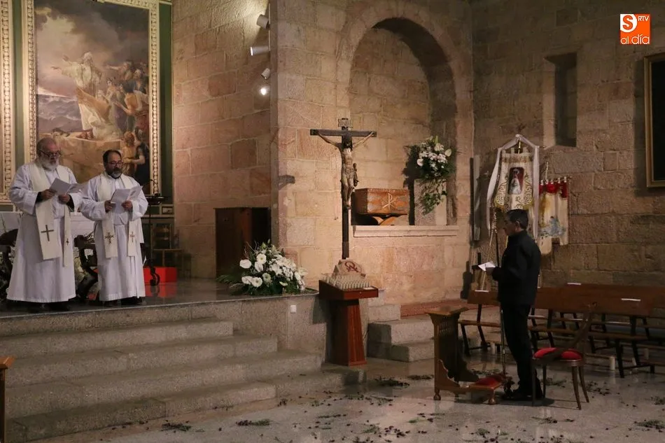 Foto 5 - Los mayordomos Fernando y Manuel Nieto presiden las v&iacute;speras del Sant&iacute;simo  