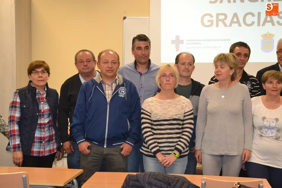 Foto 8 - Un total de 55 mirobrigenses reciben una medalla por su n&uacute;mero de donaciones de sangre  