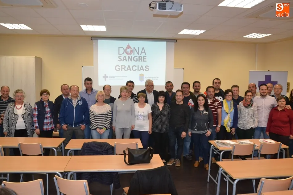 Foto 4 - Un total de 55 mirobrigenses reciben una medalla por su n&uacute;mero de donaciones de sangre  