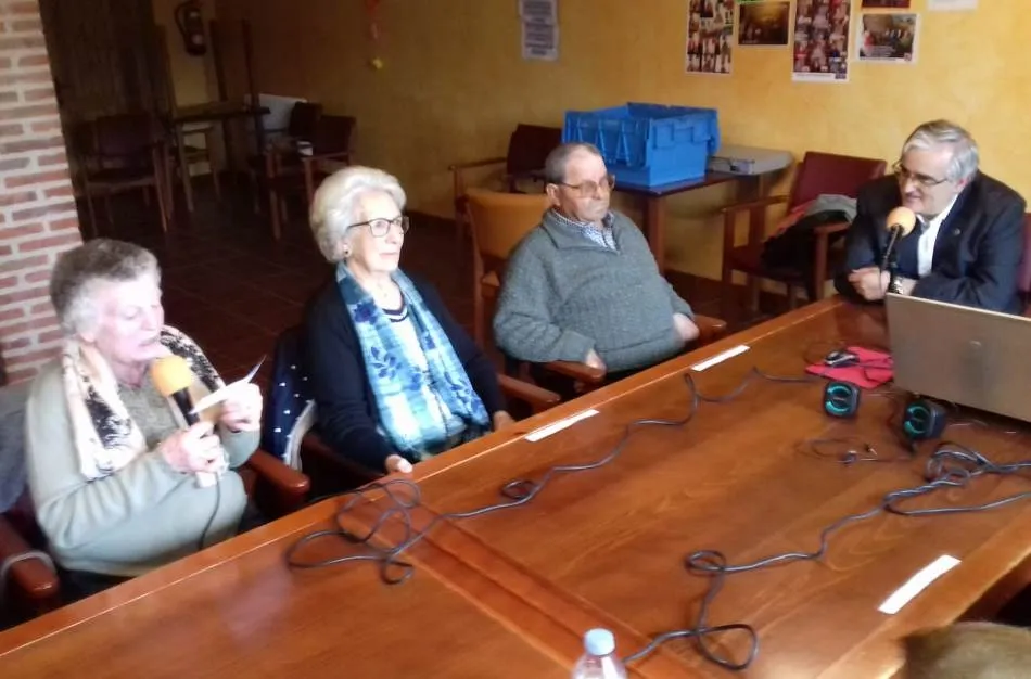 Foto 6 - Los mayores de El Puente Radio entrevistan a Juan Carlos S&aacute;nchez  