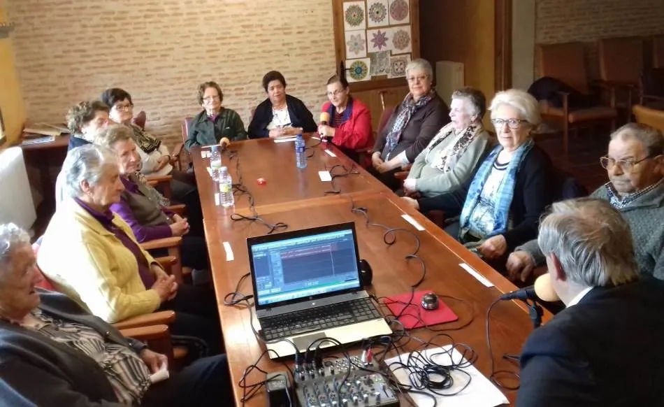 Foto 4 - Los mayores de El Puente Radio entrevistan a Juan Carlos S&aacute;nchez  