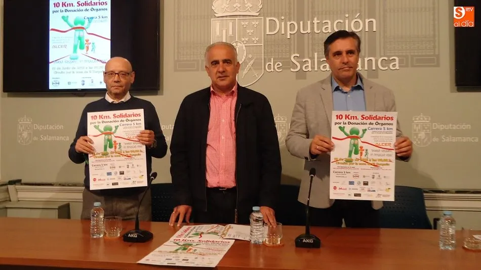 Carmelo Martín, Jesús María Ortiz y Casimiro Blanco, en la presentación de la carrera