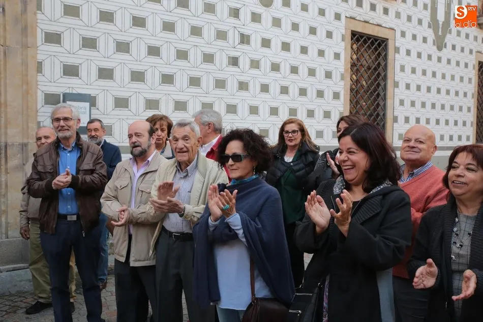 Foto 2 - Los alumnos de San Eloy homenajean a Miguel &Aacute;ngel Gasco y a Mari &Aacute;ngeles Gim&eacute;nez