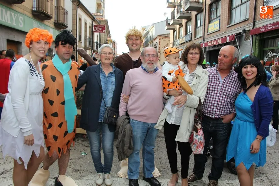 Foto 11 - Decenas de pe&ntilde;as ponen colorido y animaci&oacute;n en las calles durante el d&iacute;a grande del Corpus  