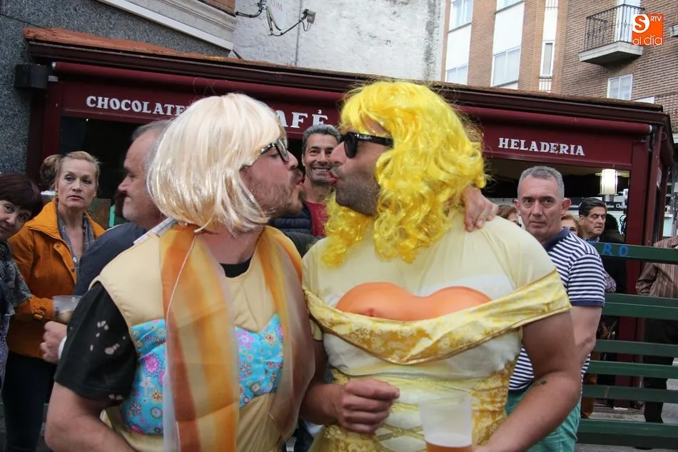 Foto 8 - Decenas de pe&ntilde;as ponen colorido y animaci&oacute;n en las calles durante el d&iacute;a grande del Corpus  