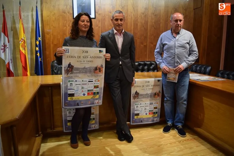 Alcalde y concejales durante la presentación de la programación de la feria